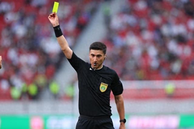 华体会登录-鲁沪大战争议判罚！马纳法手球逃点，媒体人：麦麦提江看都不看