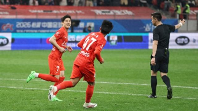 302天蛰伏,8分钟绽放!武磊满血归来,海港有救了!|上海海港|青岛西海岸|康复|球队|训练_新浪体育_新浪新闻