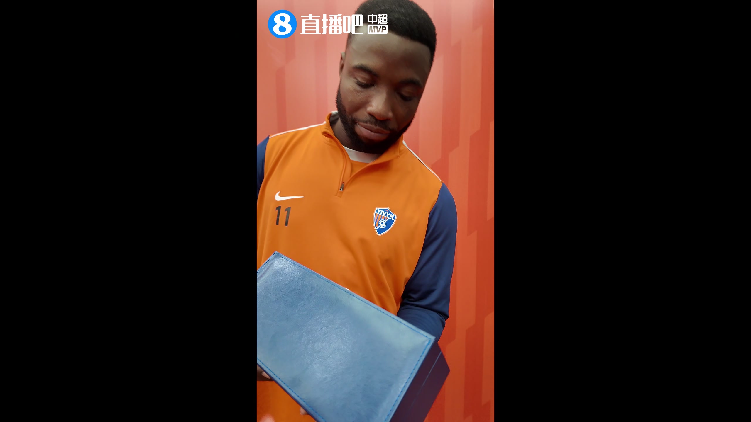 华体会平台-挺标准的!奥斯卡接受直播吧颁奖,用中文说:直播吧,快人一步